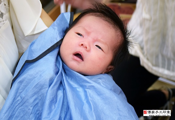 林寶寶(新北永和區嬰兒寶寶滿月剃頭理髮、免費嬰兒剃胎毛儀式吉祥話)。中國風會場，爸媽寶貝免費穿「日中韓」古裝禮服。專業拍照、DVD光碟、證書。★購買「臍帶章、肚臍章、胎毛筆刷印章」贈送：剃頭、收涎、抓周，三選一。 2015.09.19 照片16